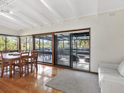 62 BINGLEY PARADE RIVERSEA HOUSE - Australian Directory 1