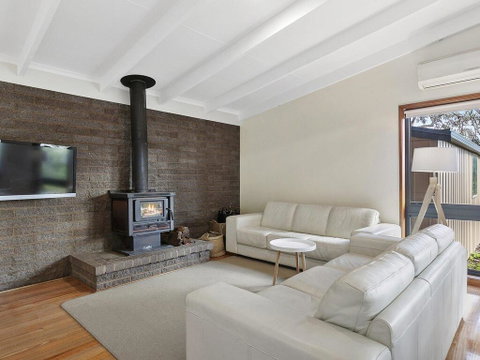 62 BINGLEY PARADE RIVERSEA HOUSE - Australian Directory 2