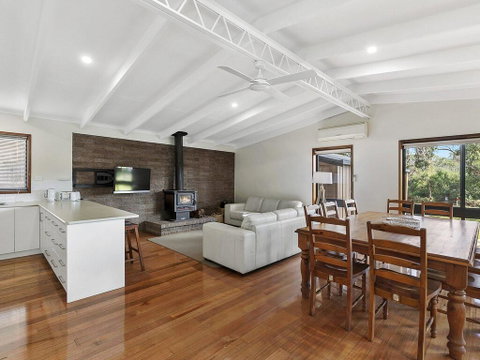 62 BINGLEY PARADE RIVERSEA HOUSE - Australian Directory 3