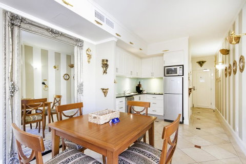 622 Laguna - Australian Directory 2
