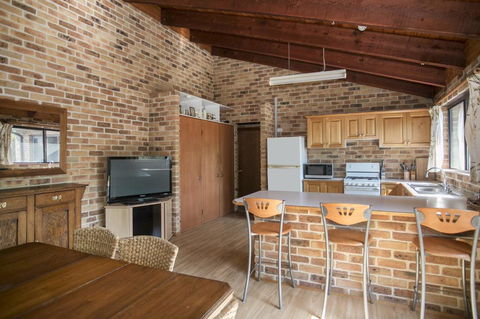 75 River Rd - Tabourie Hideaway - Australian Directory 2