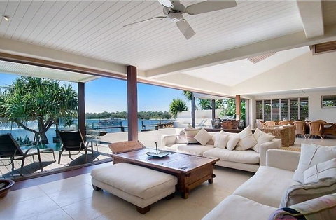 78 Noosa Parade - Australian Directory 3