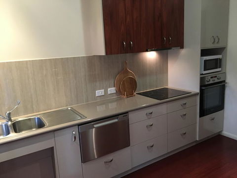 89 On Guy - Australian Directory 1