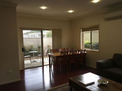 89 On Guy - Australian Directory 3