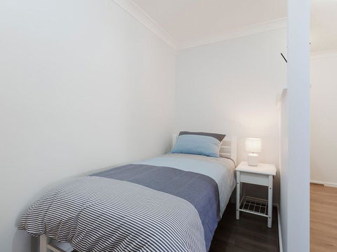 9 'Shoal Bay Beach Apartments' 2 Shoal Bay Road -air Conditioning And Complex Swimming Pool - Australian Directory 1