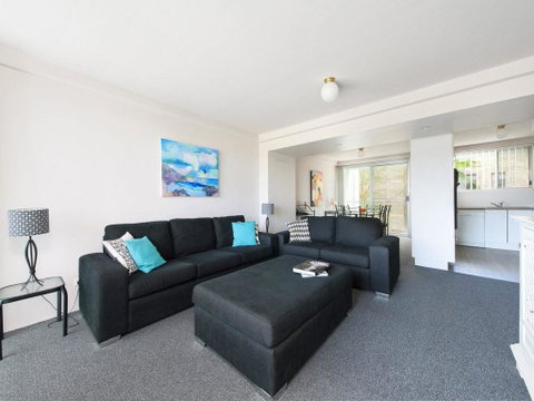 9 Cirrus @ Fingal Bay - Australian Directory 1