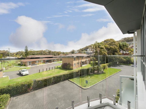 9 Cirrus @ Fingal Bay - Australian Directory 3
