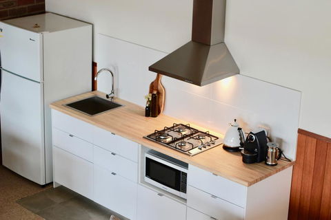 A Home Amongst The Gum Trees - Australian Directory 2