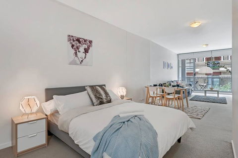 A Modern & Stylish Studio Near Darling Harbour - Australian Directory 1