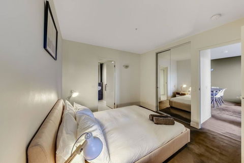 A Modern 2BR CBD Apt, City Views, FREE Parking - Australian Directory 2