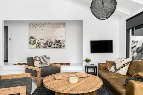 A PERFECT STAY - Black Star - Australian Directory 2