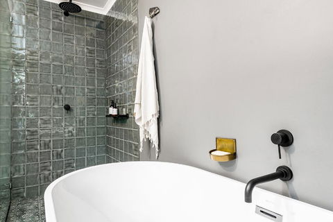 A PERFECT STAY - Black Star - Australian Directory 1