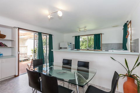 A River Bed Cottage - Australian Directory 2