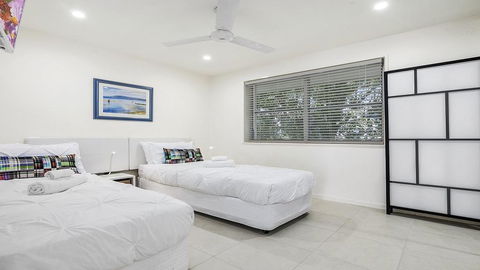 A Stylish Apartment With Noosa Views! - Unit 6 Yaringa 29 Noosa Drive - Australian Directory 2
