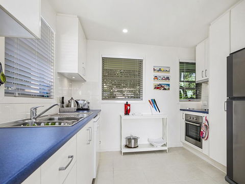 A Stylish Apartment With Noosa Views! - Unit 6 Yaringa 29 Noosa Drive - Australian Directory 3