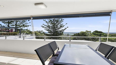 A Stylish Apartment With Noosa Views! - Unit 6 Yaringa 29 Noosa Drive - Australian Directory 0