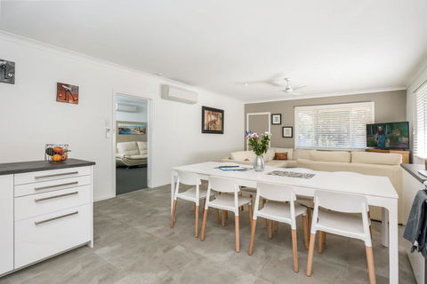 A SWEET ESCAPE - Carefree Beach Home - Australian Directory 2