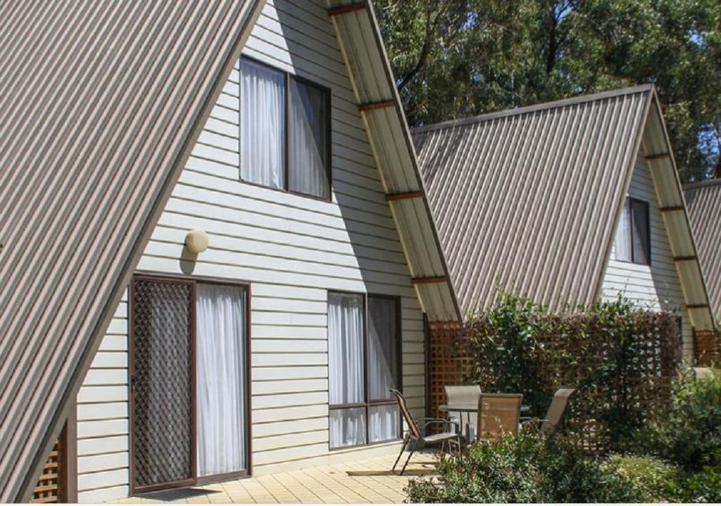 Golden Gully VIC Australian Directory