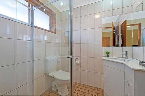 AAt 28 Goldsmith Motel - Australian Directory 1