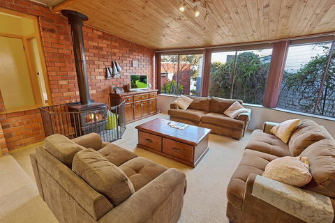 Above Sunset - 100m From The Paynesville Lakes - Australian Directory 2