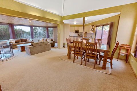 Above Sunset - 100m From The Paynesville Lakes - Australian Directory 3