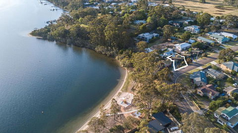 Above Sunset - 100m From The Paynesville Lakes - Australian Directory 0