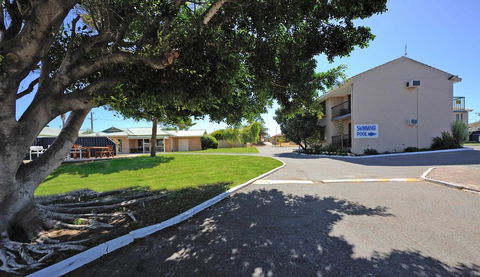 Abrolhos Reef Lodge - Australian Directory 2
