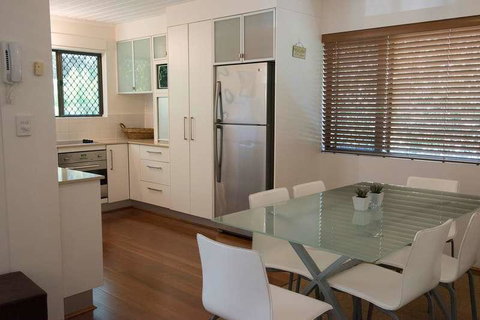 Absolute Beachfront - Mooloolaba - Australian Directory 1