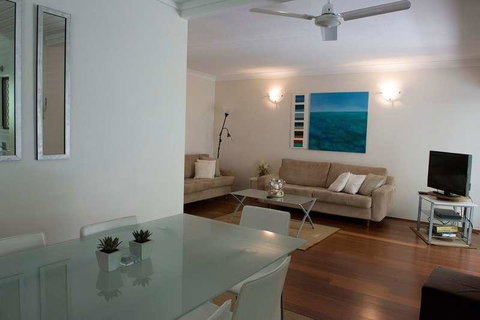 Absolute Beachfront - Mooloolaba - Australian Directory 2