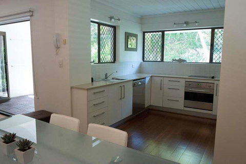 Absolute Beachfront - Mooloolaba - Australian Directory 3