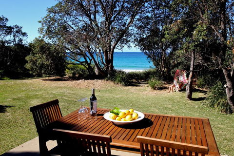 Absolute Beachfront Mollymook - Australian Directory 1