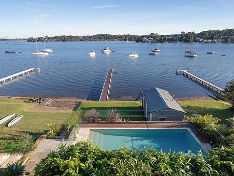 Absolute Waterfront Lakehouse Fishing Point Waterfront Pool Jetty - Australian Directory 3