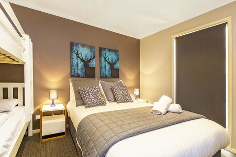 Acacia 2 - Luxurious Holiday Townhouse - Australian Directory 2