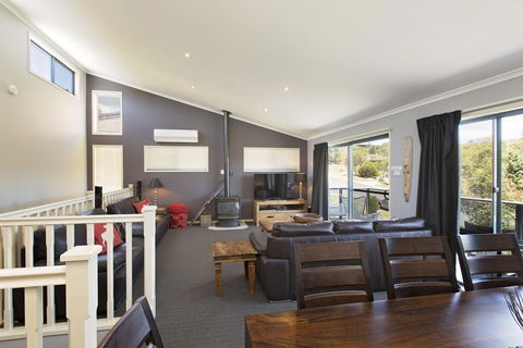Acacia 2 - Luxurious Holiday Townhouse - Australian Directory 1