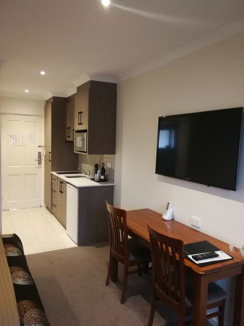 Addison Motor Inn - Australian Directory 3