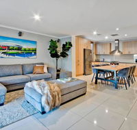 Adelaide 4 Bedroom House with Pool - Australian Directory
