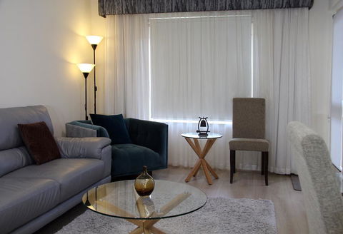 ADELAIDE CBD APARTMENT - 3BR, 2BATH & CARPARK - Australian Directory 3