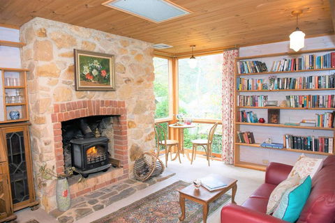Adelaide Hills 'Camellia Cottage' - WiFi - Australian Directory 0