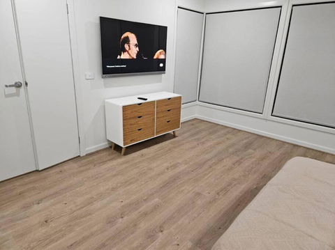 E 4 Room Retreat Family Friendly - Australian Directory 2