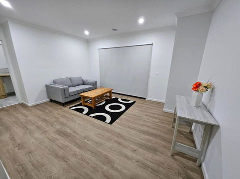 E 4 Room Retreat Family Friendly - Australian Directory 3