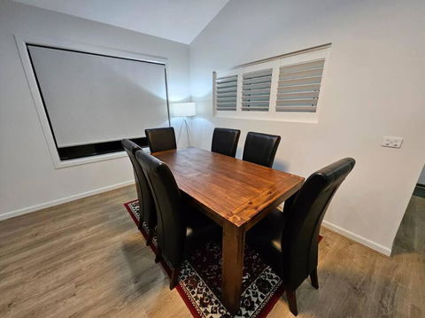 E 4 Room Retreat Family Friendly - Australian Directory 4