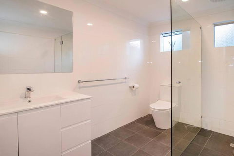 Eagle Bay Summerhaus - Australian Directory 2