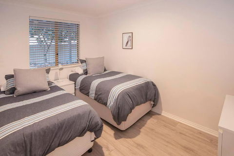 Eagle Bay Summerhaus - Australian Directory 4
