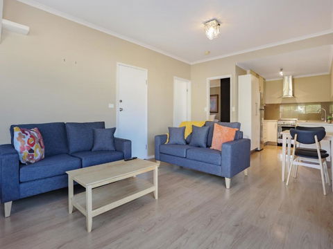 Eagle Heights Holiday Units - Australian Directory 1