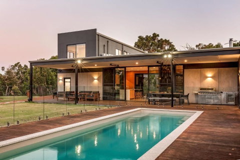 Eagle Rise Plus Studio - Australian Directory 1