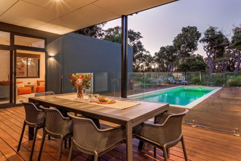 Eagle Rise Plus Studio - Australian Directory 3
