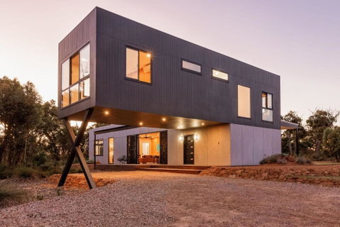 Eagle Rise Plus Studio - Australian Directory 2