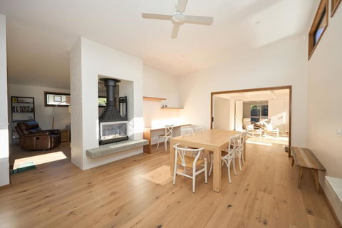 Eagle Rock - 400 Meters To The Beach - Australian Directory 0