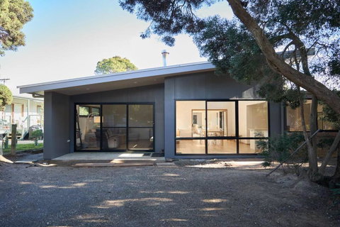 Eagle Rock - 400 Meters To The Beach - Australian Directory 1