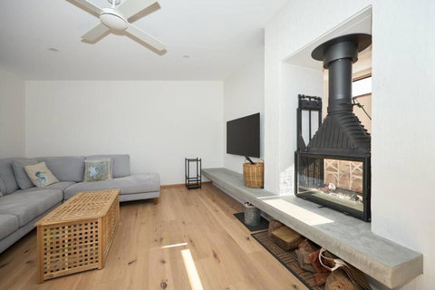 Eagle Rock - 400 Meters To The Beach - Australian Directory 2